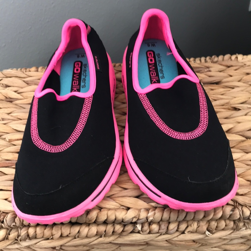 Never Worn! Skechers Go Walk Sz 6